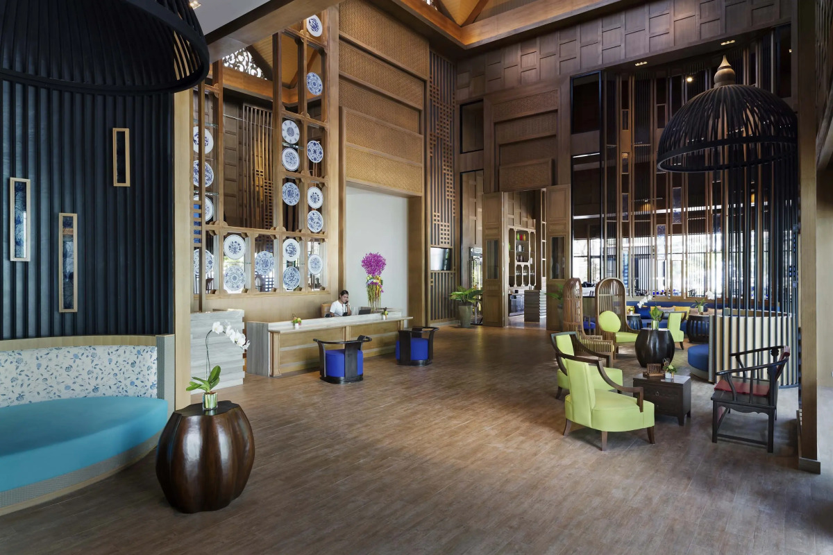 Отель OUTRIGGER Surin Beach Resort