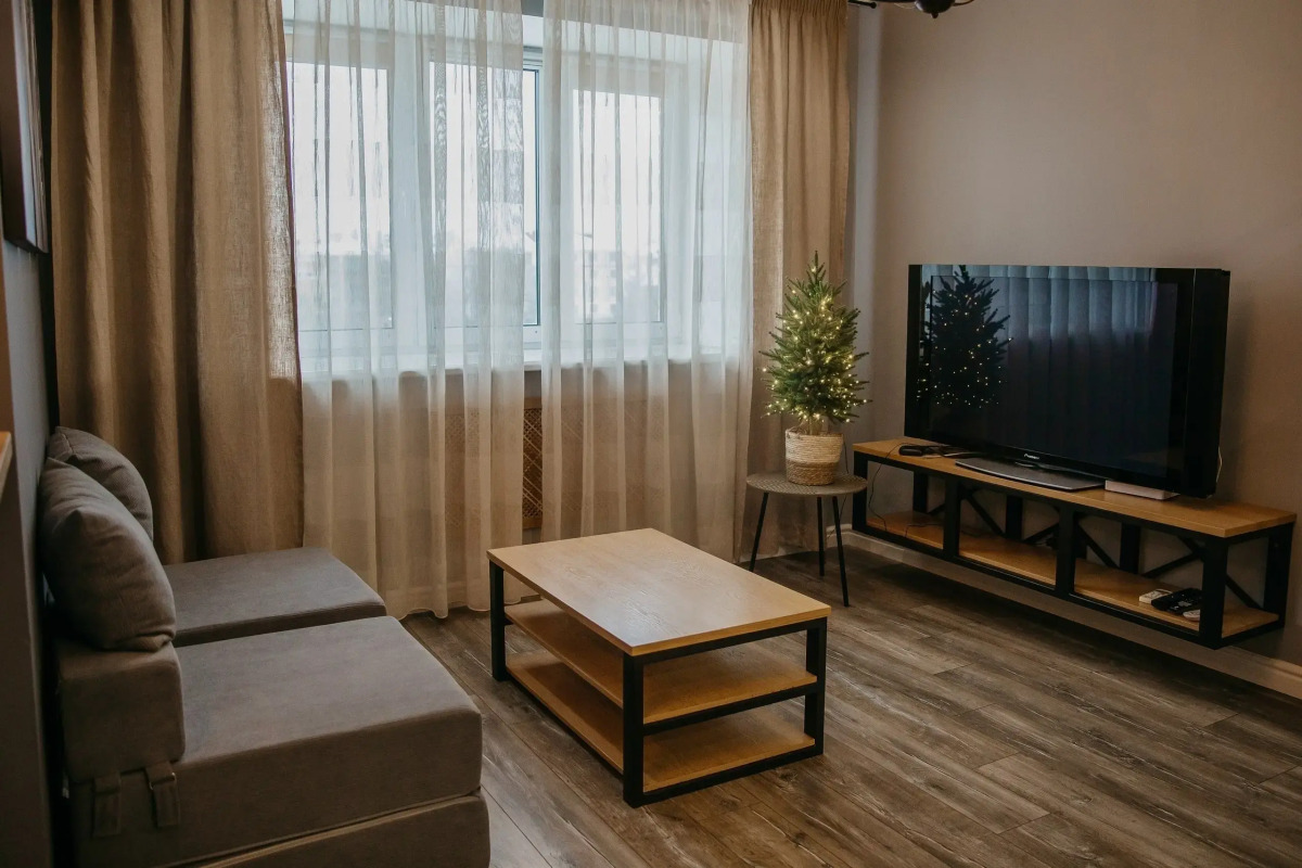 Студия на Ивана Сусанина 41