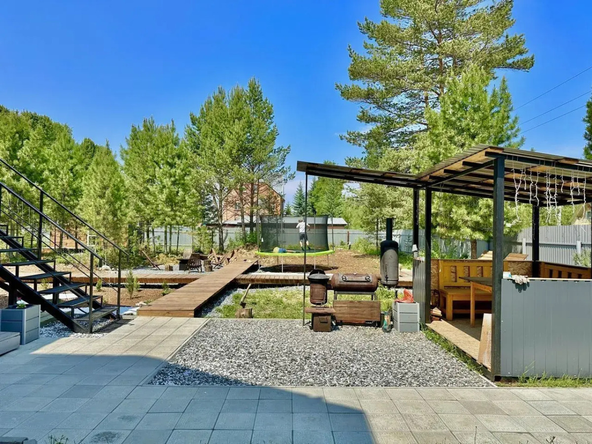 Гостевой дом Хвоя в окружении кедрового леса