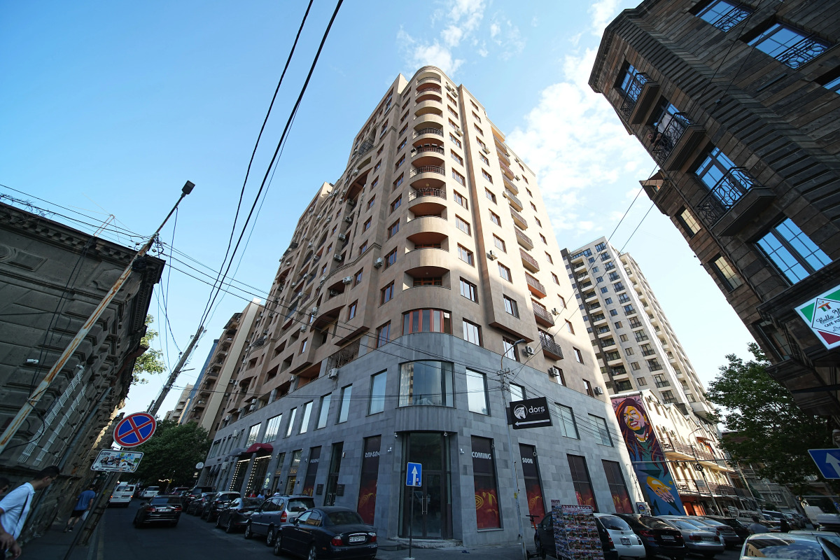 Апартаменты улучшенные в центре города от Sweet Home