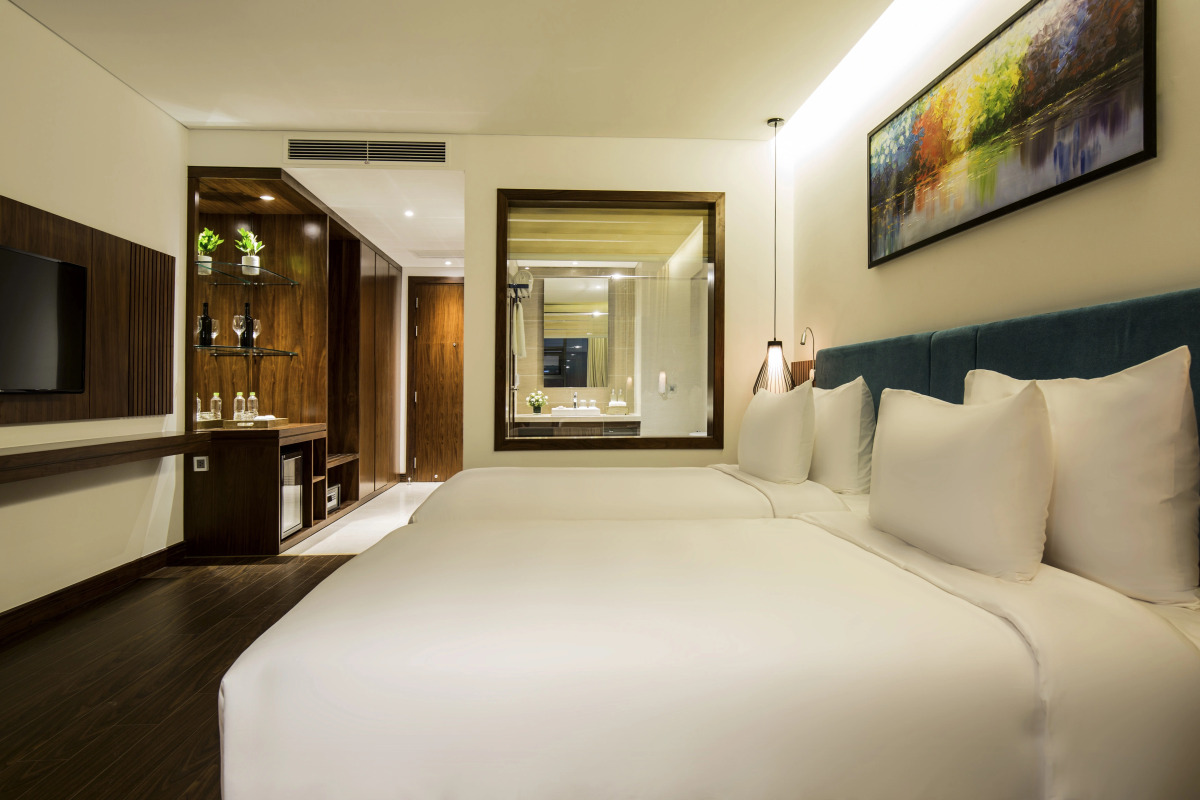 Отель Maximilan Danang Beach