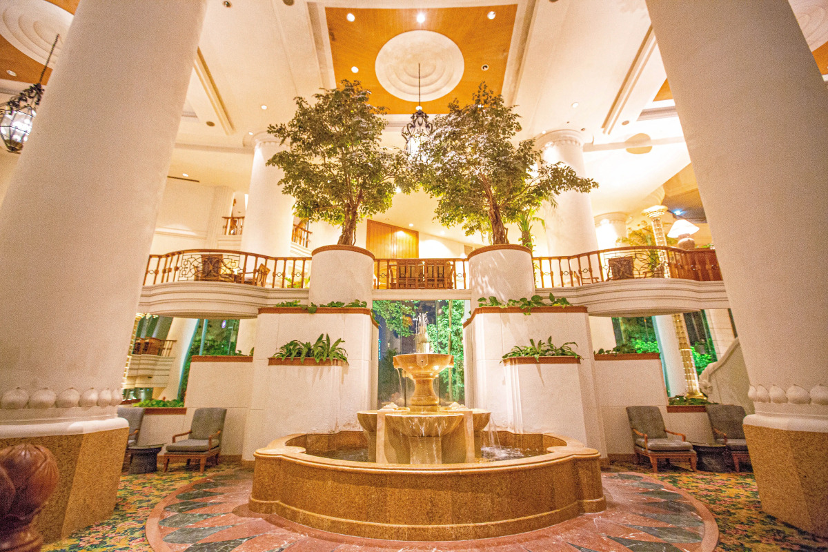 Отель Montien Riverside Hotel Bangkok