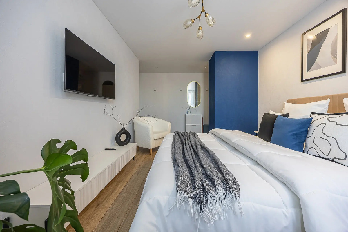 Апартаменты улучшенные, в центре города, с тремя спальнями