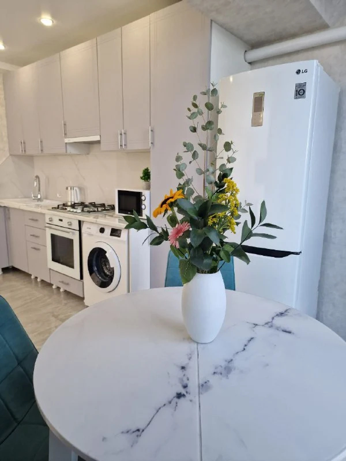 Квартира Flatirini с панорамными окнами в новом ЖК 1