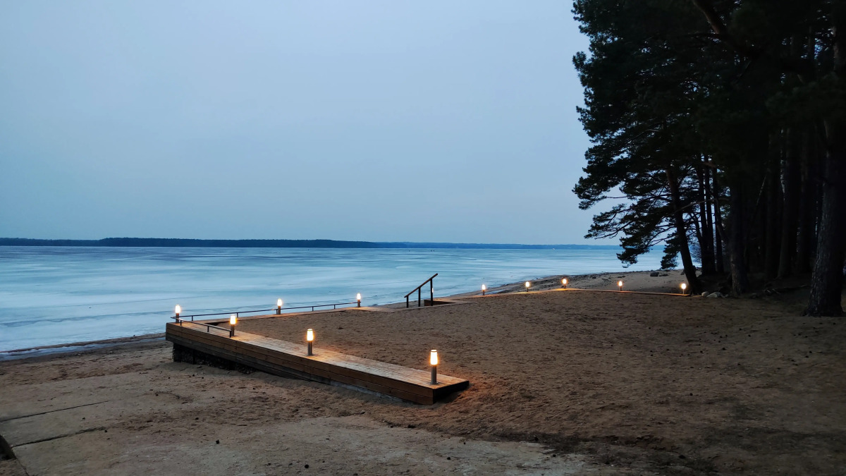 Частный дом Новый 6 местный дом у озера с банным чаном и баней.