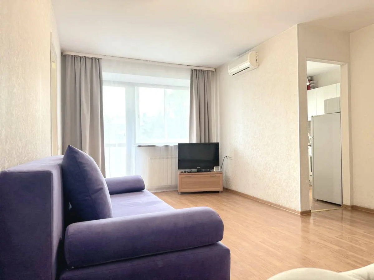 Квартира Двухкомнатная с Балконом и Кондиционером в Центре на Весенней