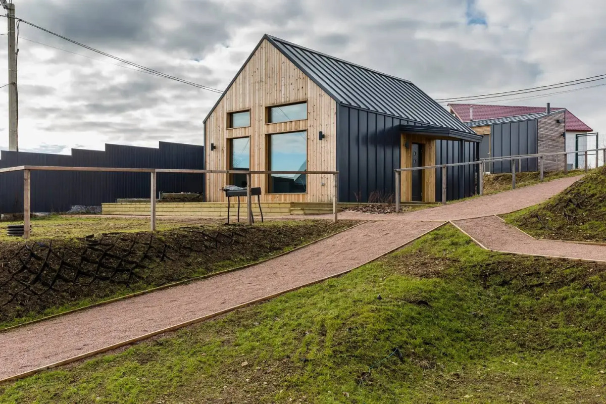 Gostevoy Dom Family Barn Karvala