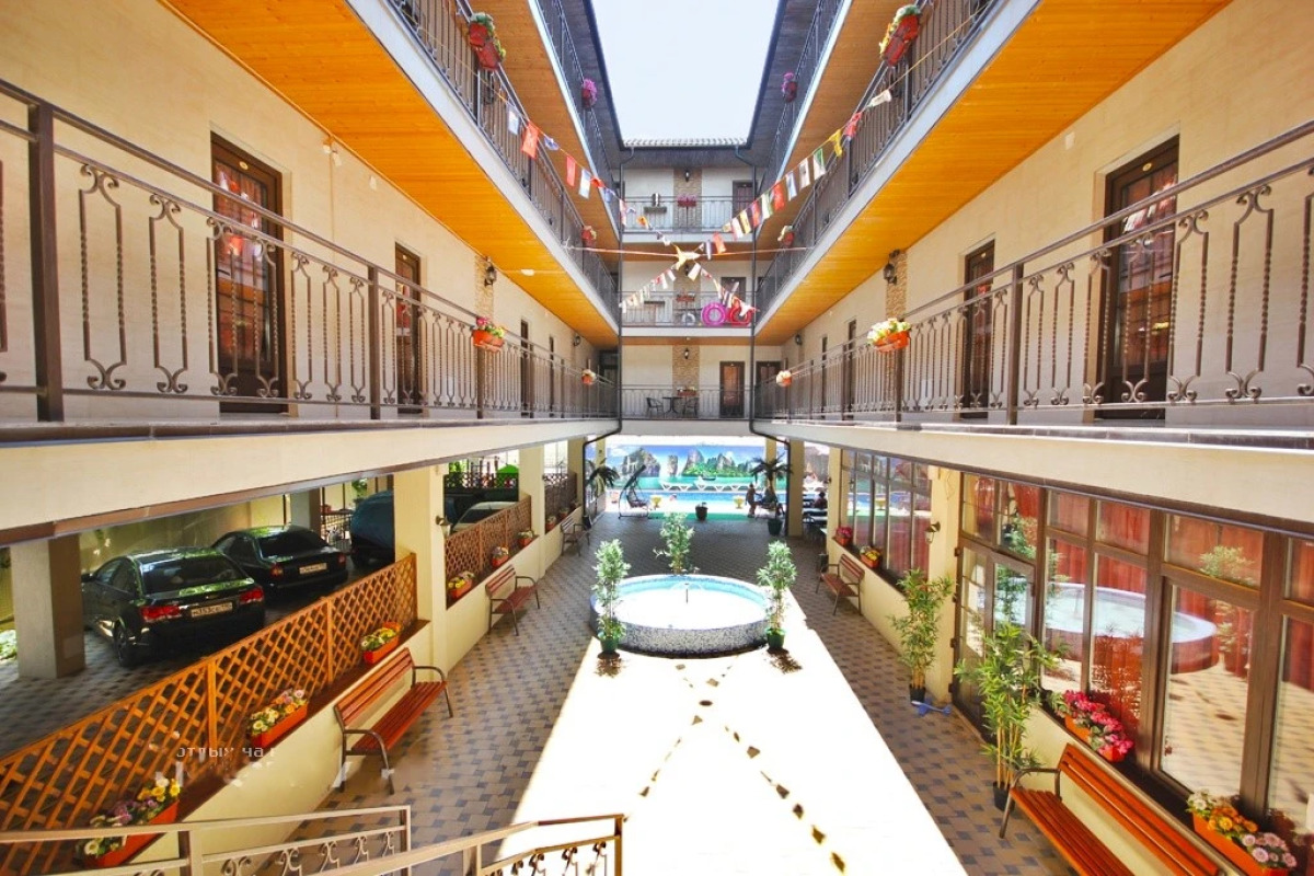 Отель Атриум