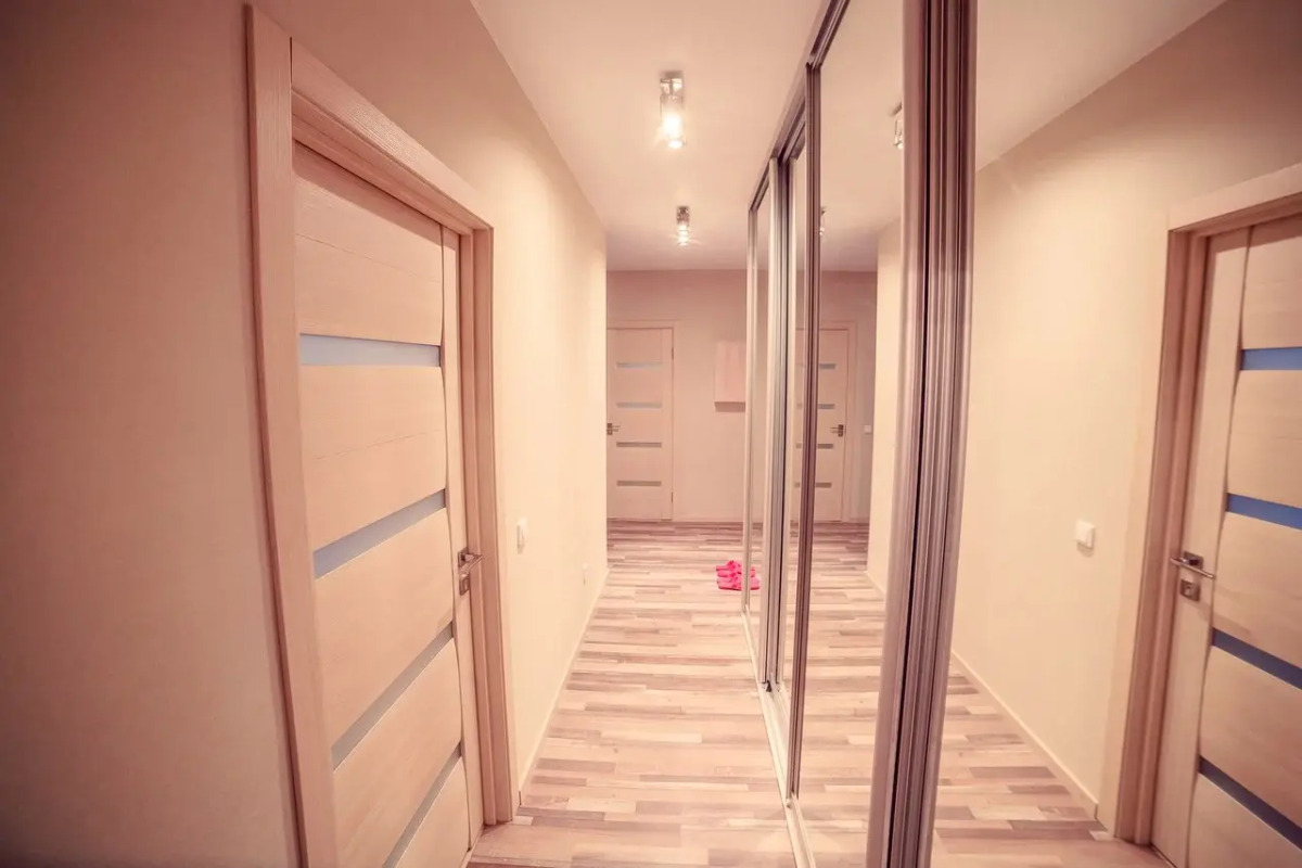 Апартаменты Октябрьской Революции 19