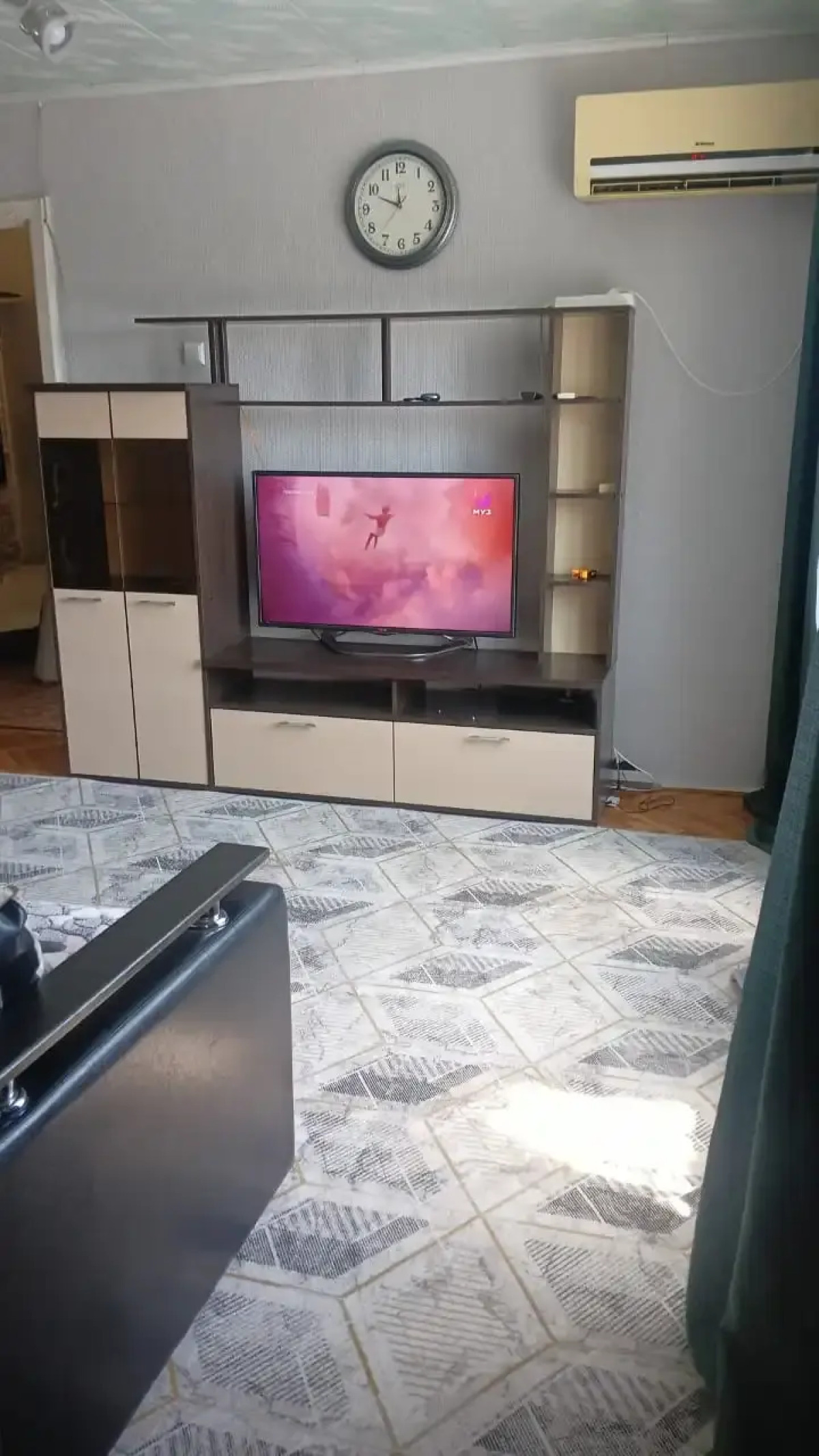 Апартаменты Двухкомнатная квартира с ремонтом рядом с озером