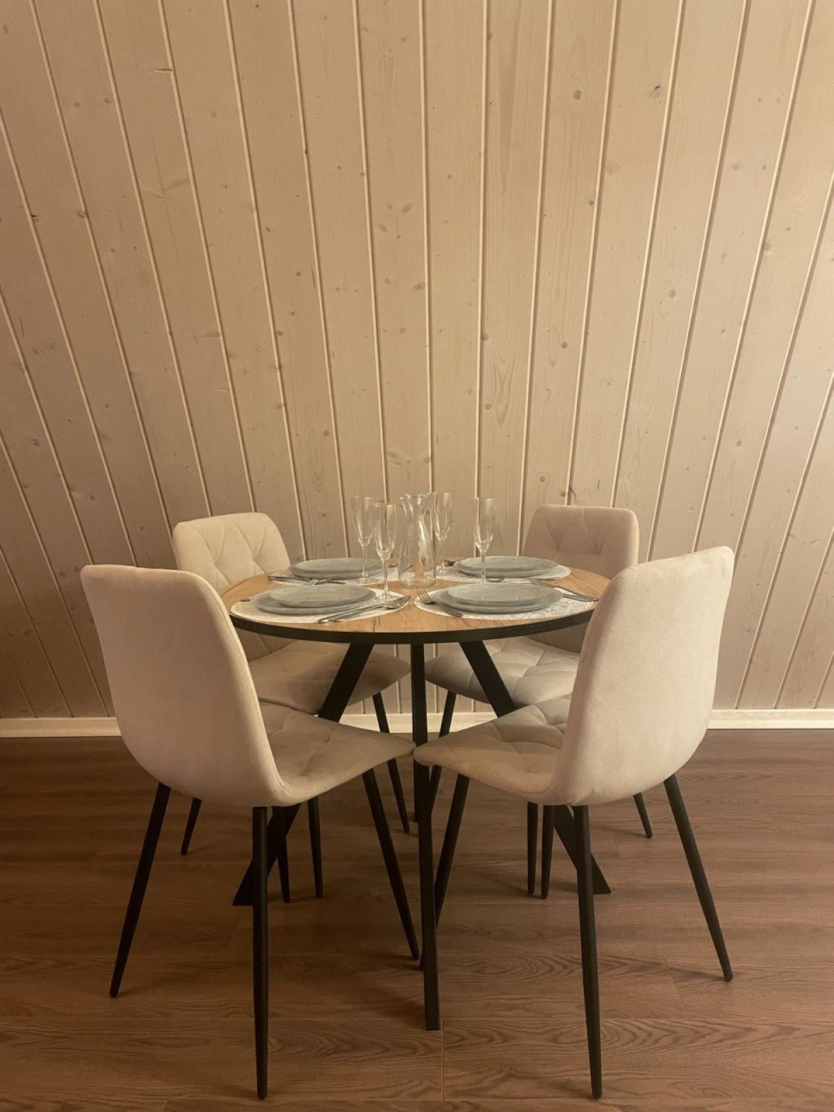 Дом А-фрейм с банным чаном у леса