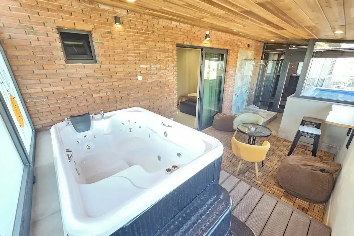 Brooch Boutique Hotel