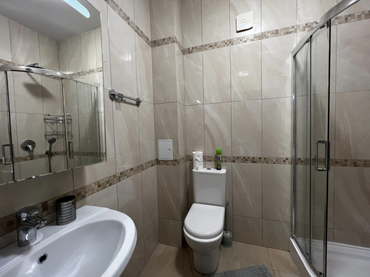 Апартаменты возле Парка на Аллее Строителей by Sutki26