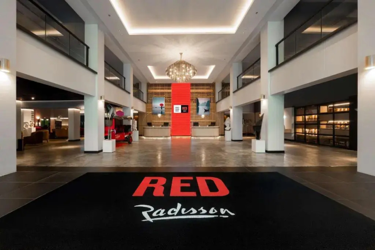Отель Radisson RED Phuket Patong Beach