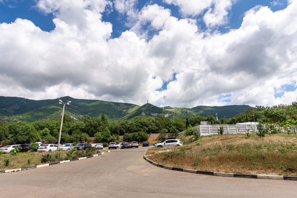 Квартира Евротрешка с видом на горы