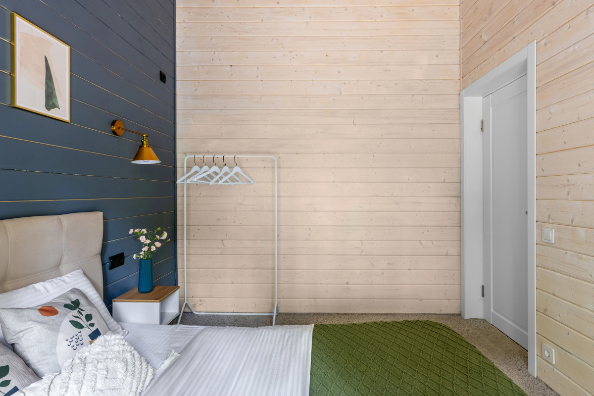 Частный дом в еловом лесу