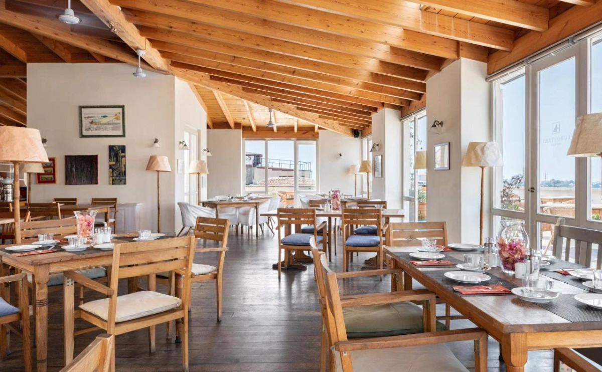 Adahan DeCamondo Pera, Autograph Collection