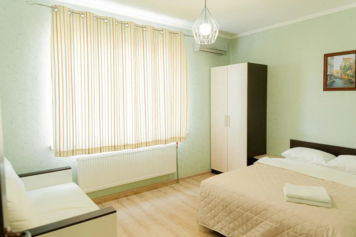 Апартаменты двухкомнатные (114) Серебровская 91