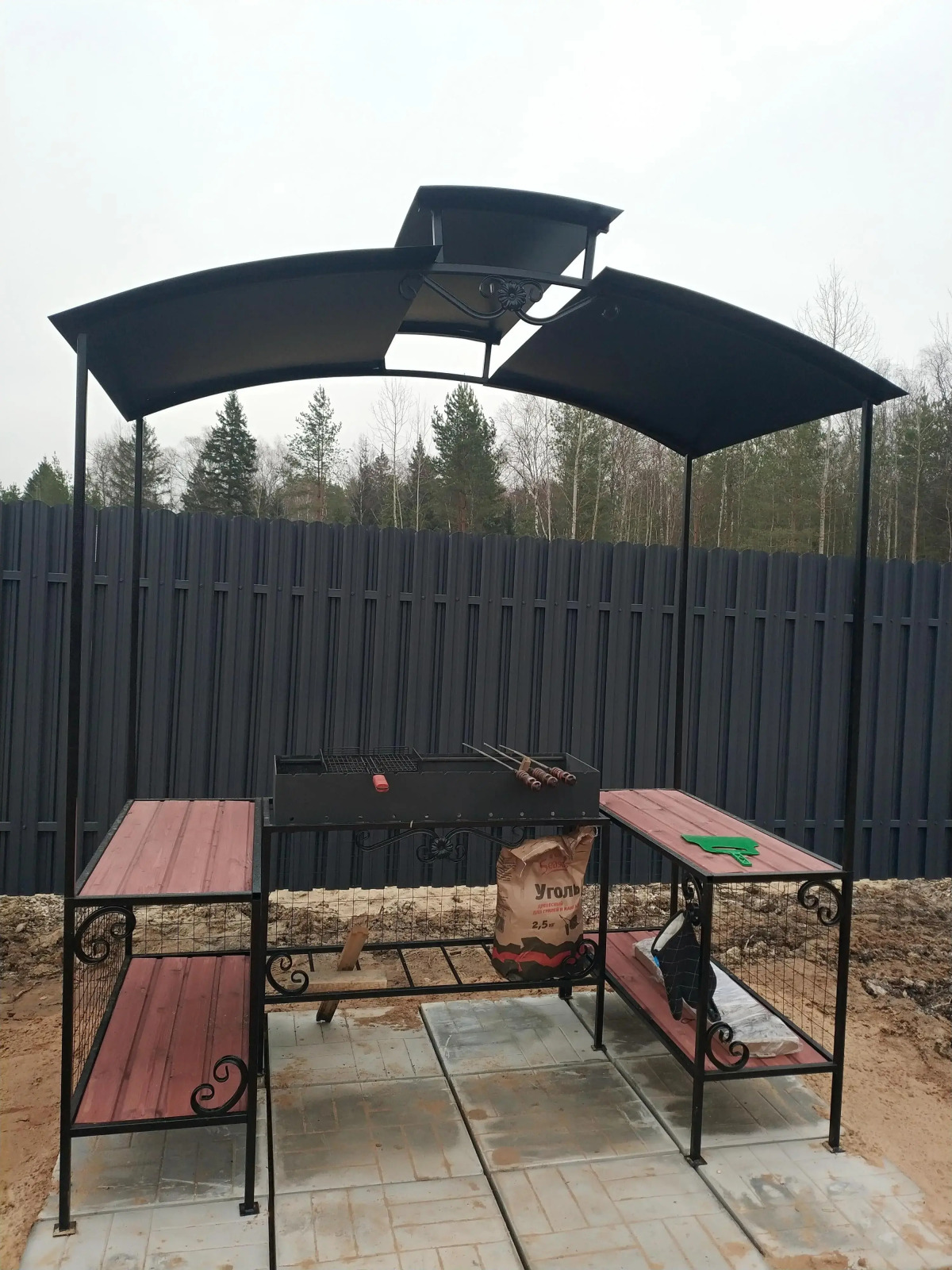 Дом А-фрейм с банным чаном у леса