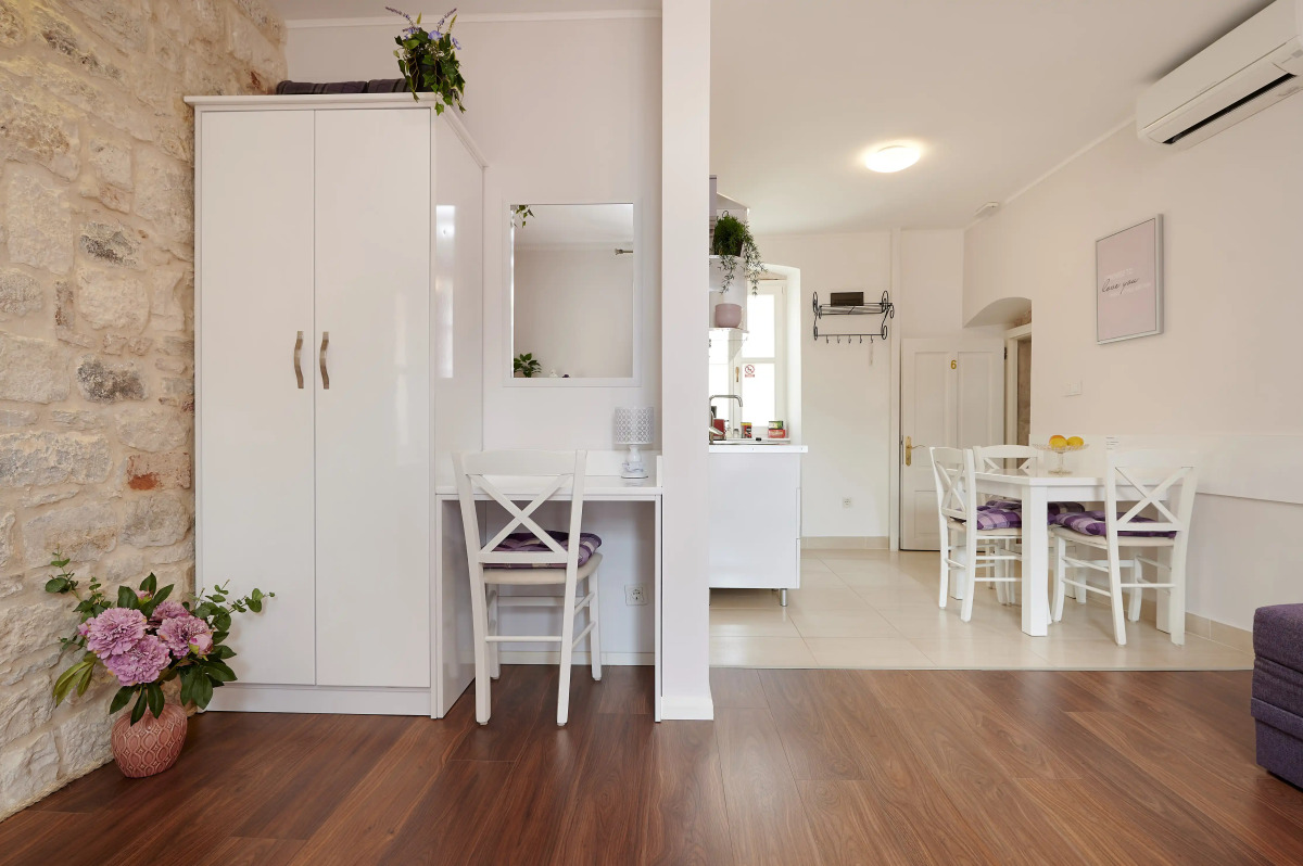 Palace Central Square