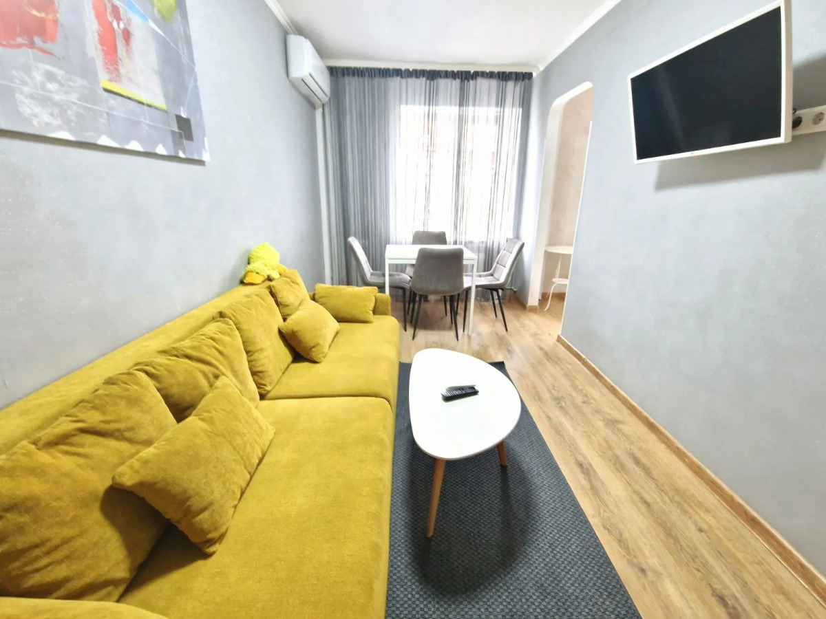 Апартаменты Трёхкомнатные Центр, Ленинский 29, Колибри#29