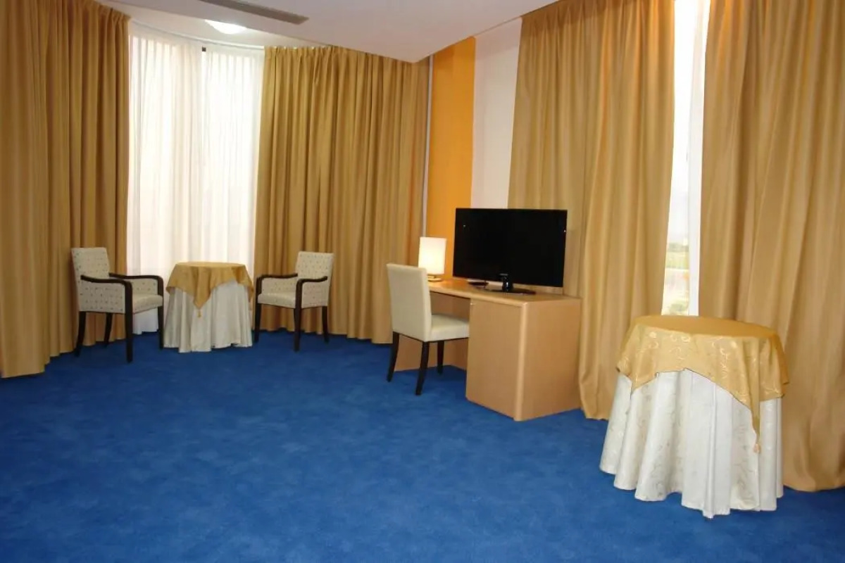 Отель Airport Tirana