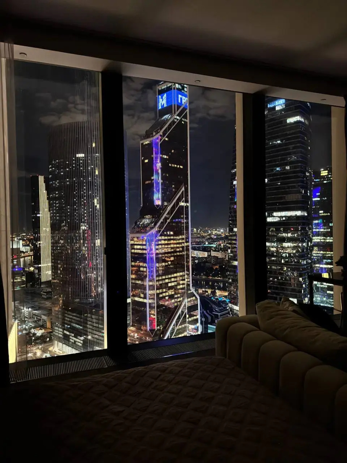 Апартаменты Sky City Moscow LUX Студия с большим окном с видом на все башни и город!