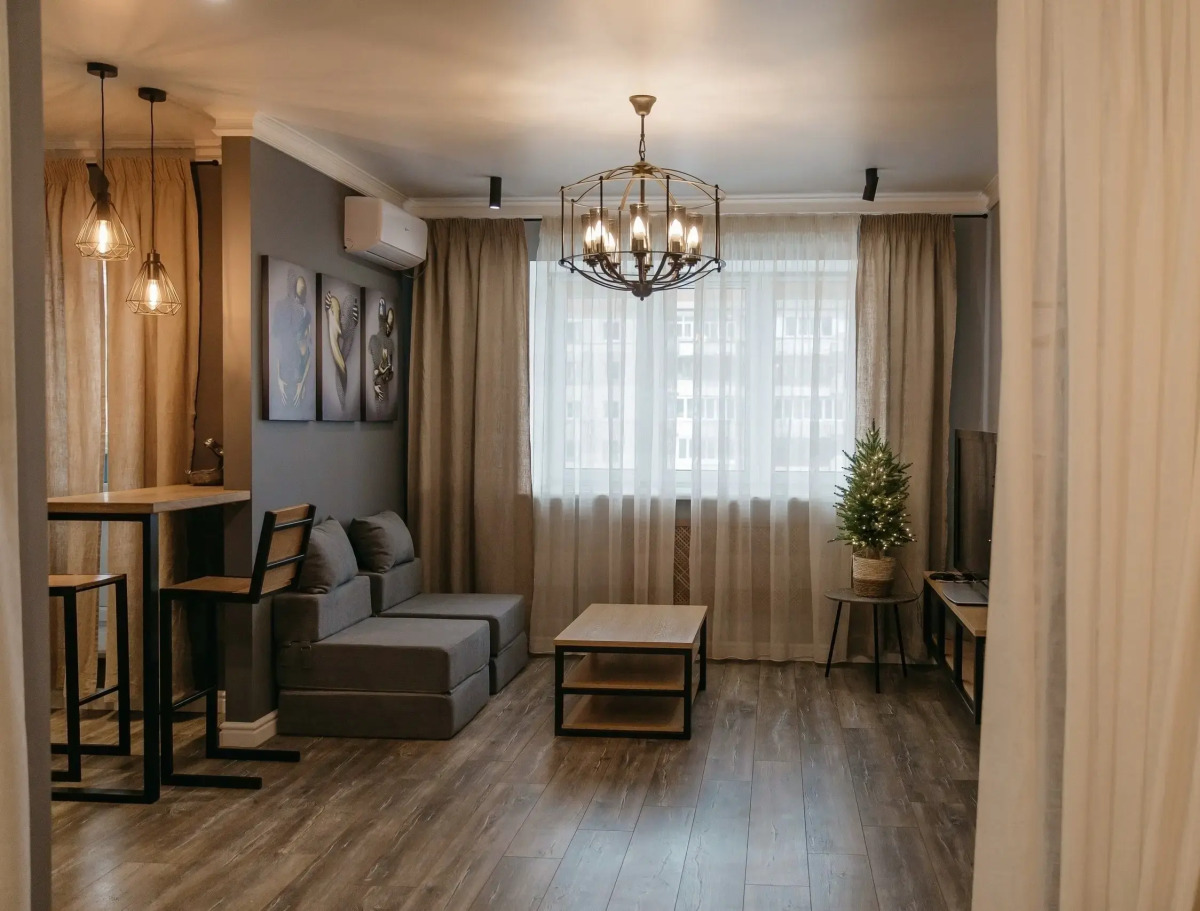 Студия на Ивана Сусанина 41