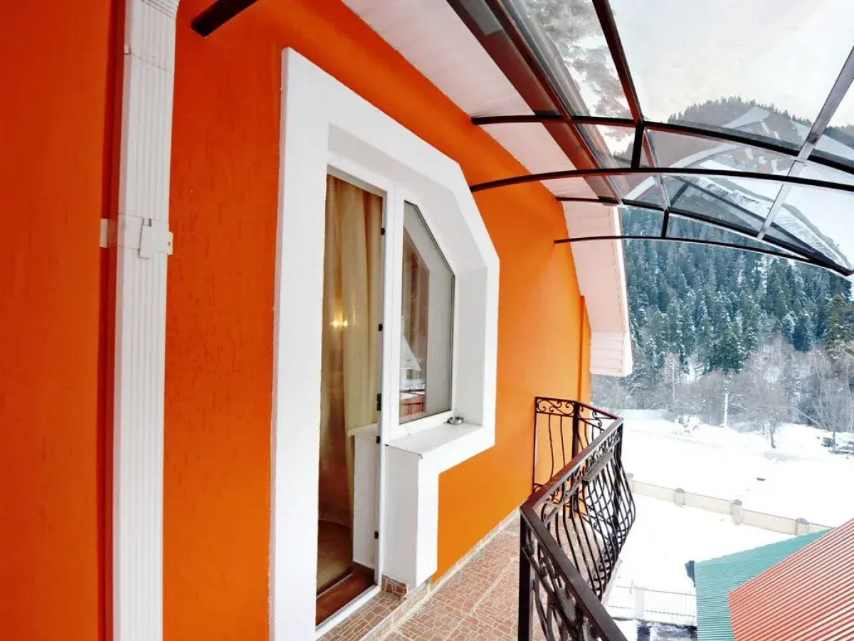 Отель Каприз