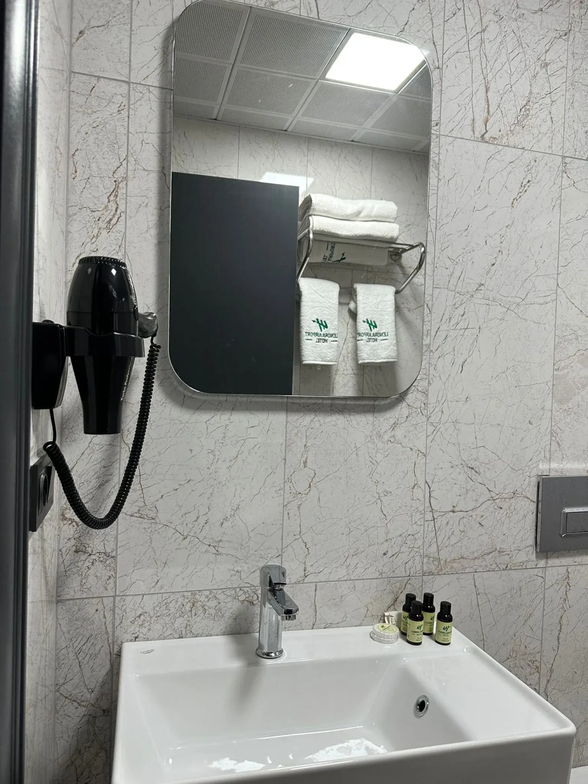 Lenora Airport Hotel