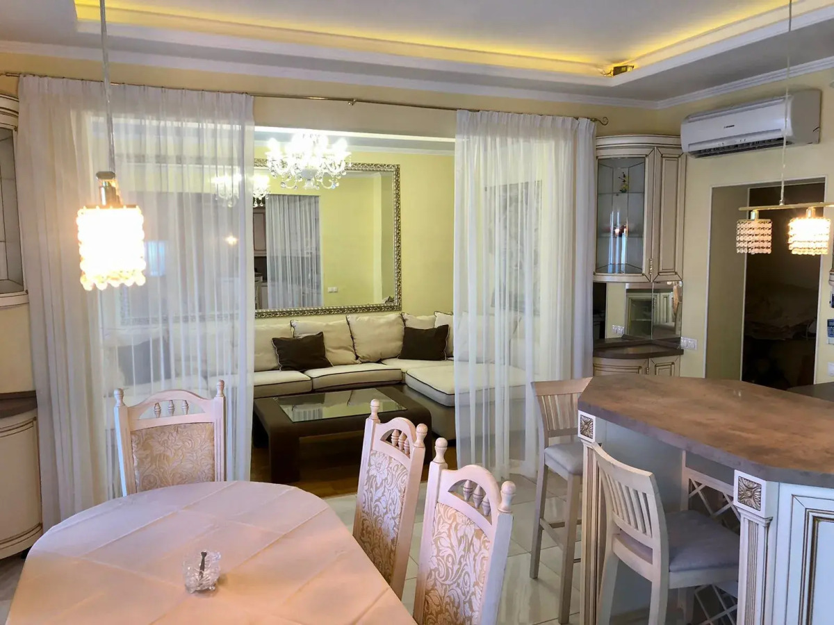 Апартаменты в центре с видом на Севастопольскую бухту