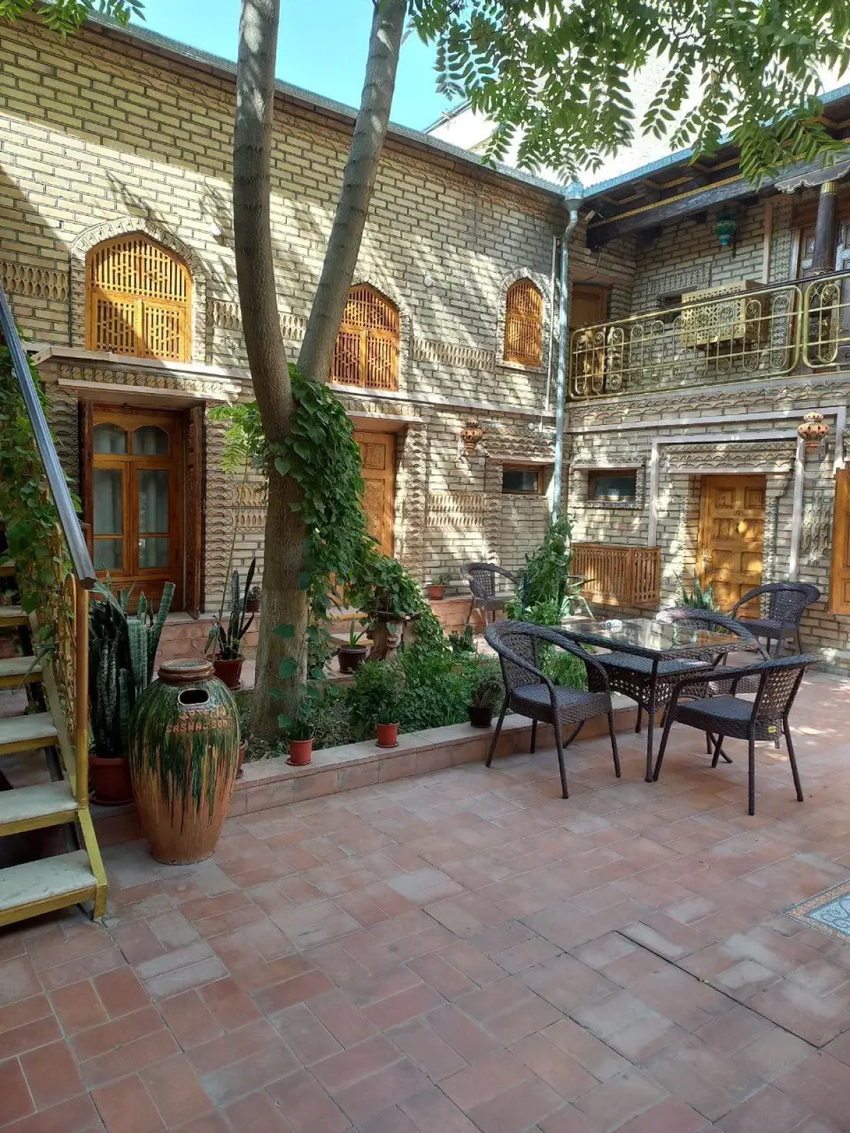 Отель Sasha & Son