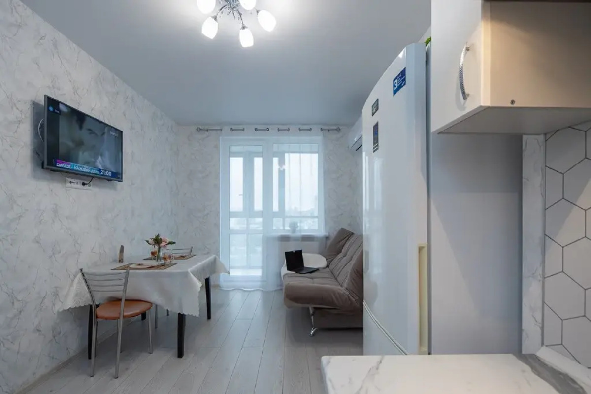 Квартира от компании Хоум Отель на Ново- Садовой 106Г