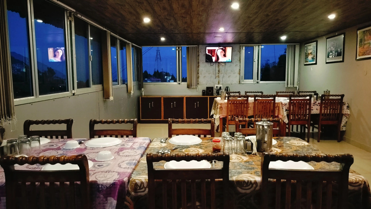 Отель Snow Crest Inn