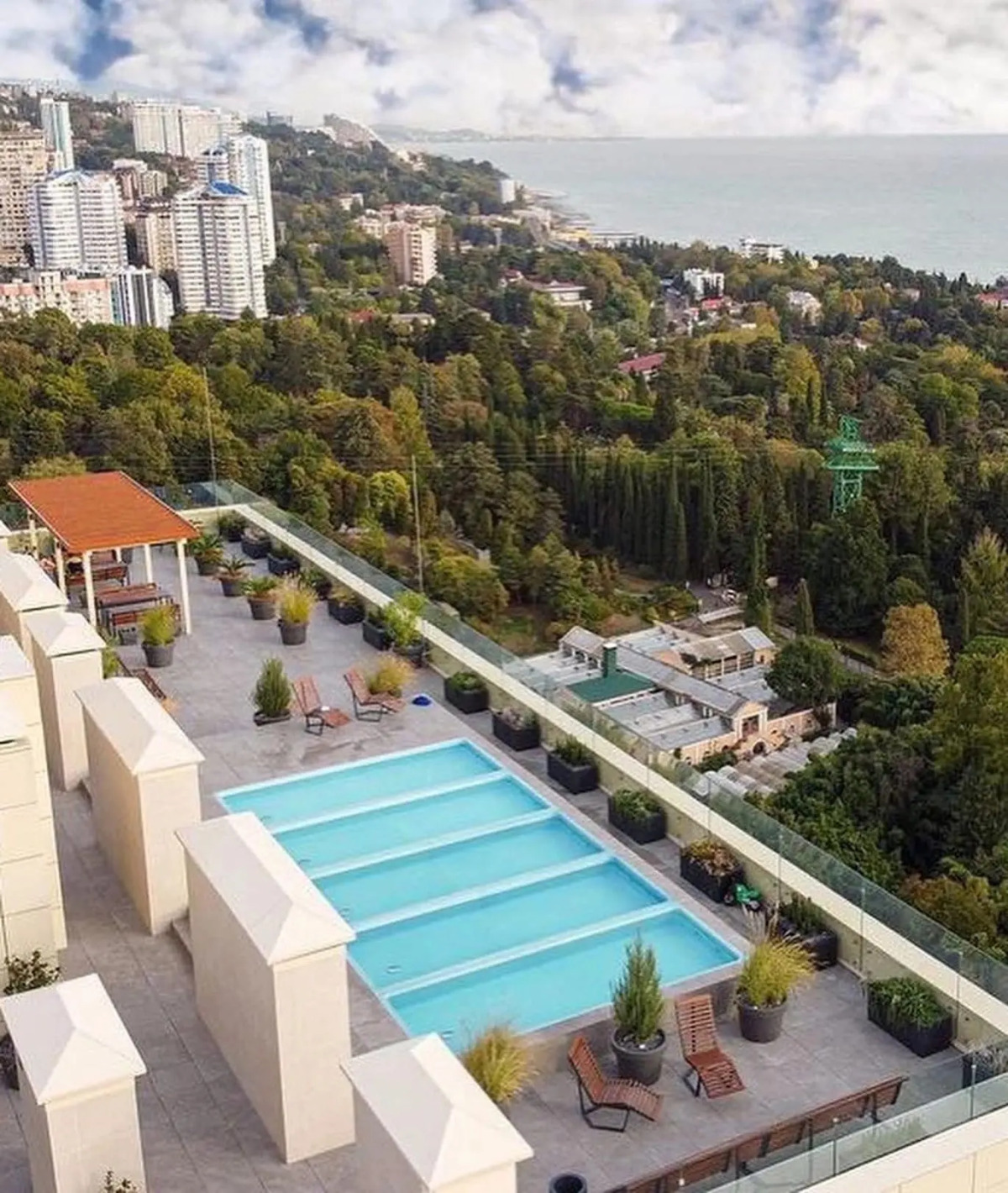 Апартаменты у Дендрария в ЖК Метрополь на самом высоком этаже, где есть бассейн