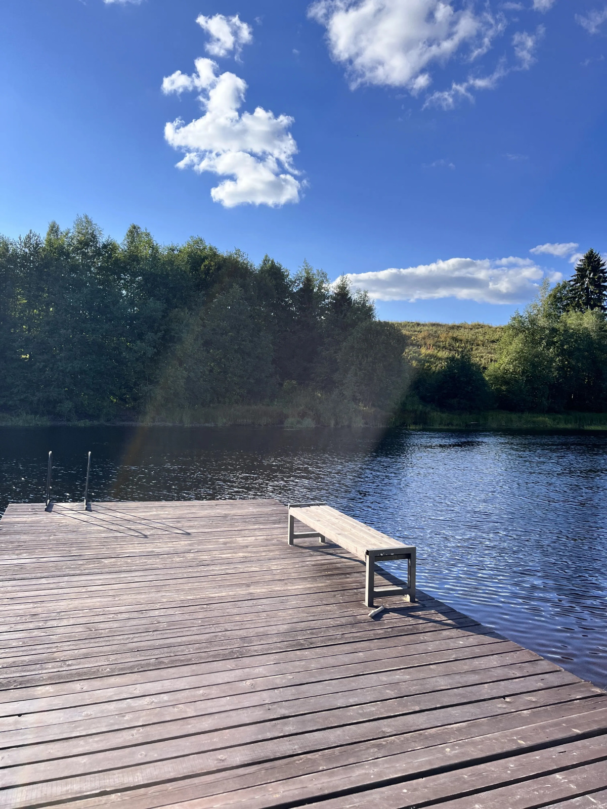 Частный дом у реки