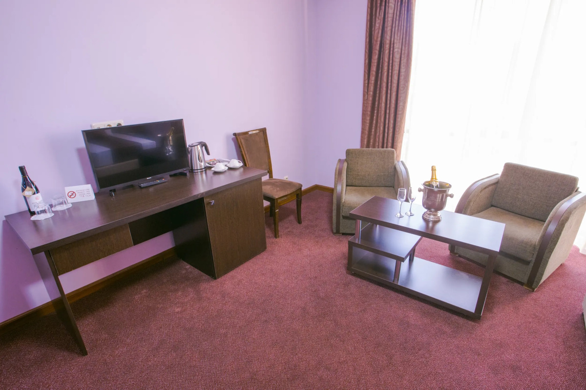 Отель Ani Central Inn