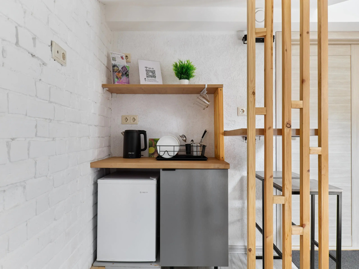 Меблированные Комнаты Rush in Aparts в Центре Мансардный Номер с Двуспальной Кроватью и Удобной Общей Кухней Рядом Улица Баумана