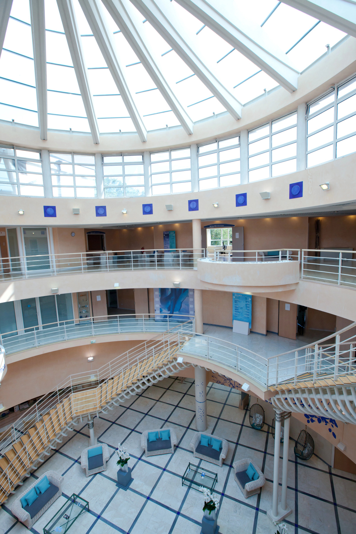 Отель Vichy Spa Hôtel Les Célestins