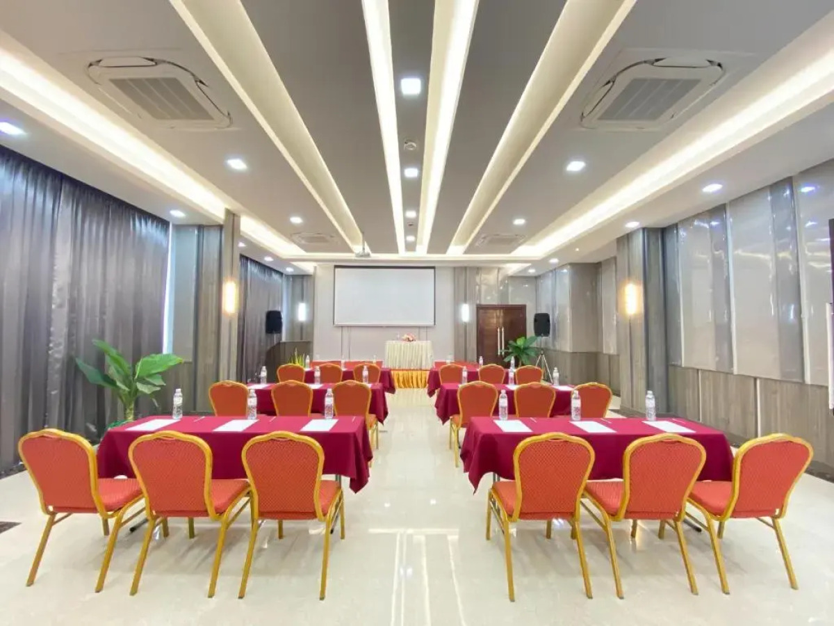 Отель Vareena Palace Hotel