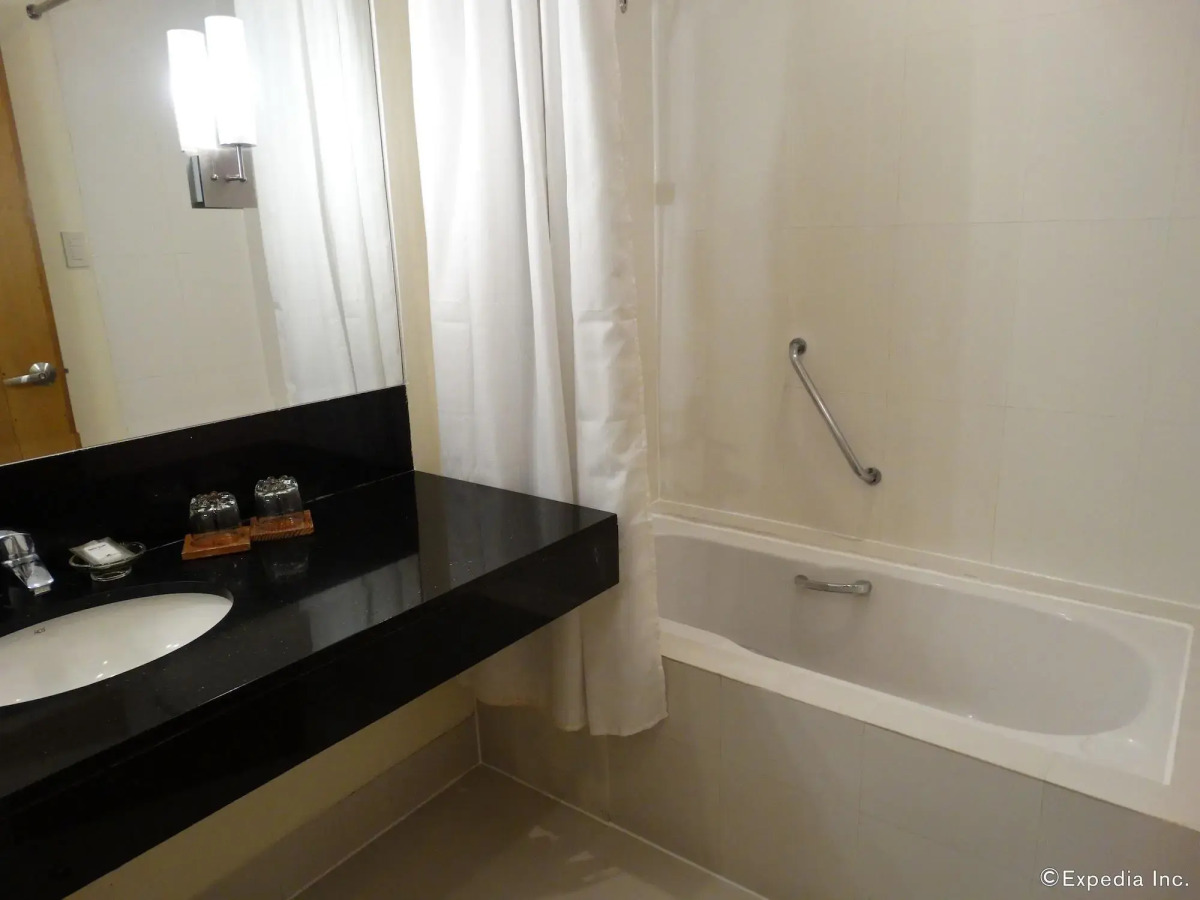Отель City Garden Suites Manila