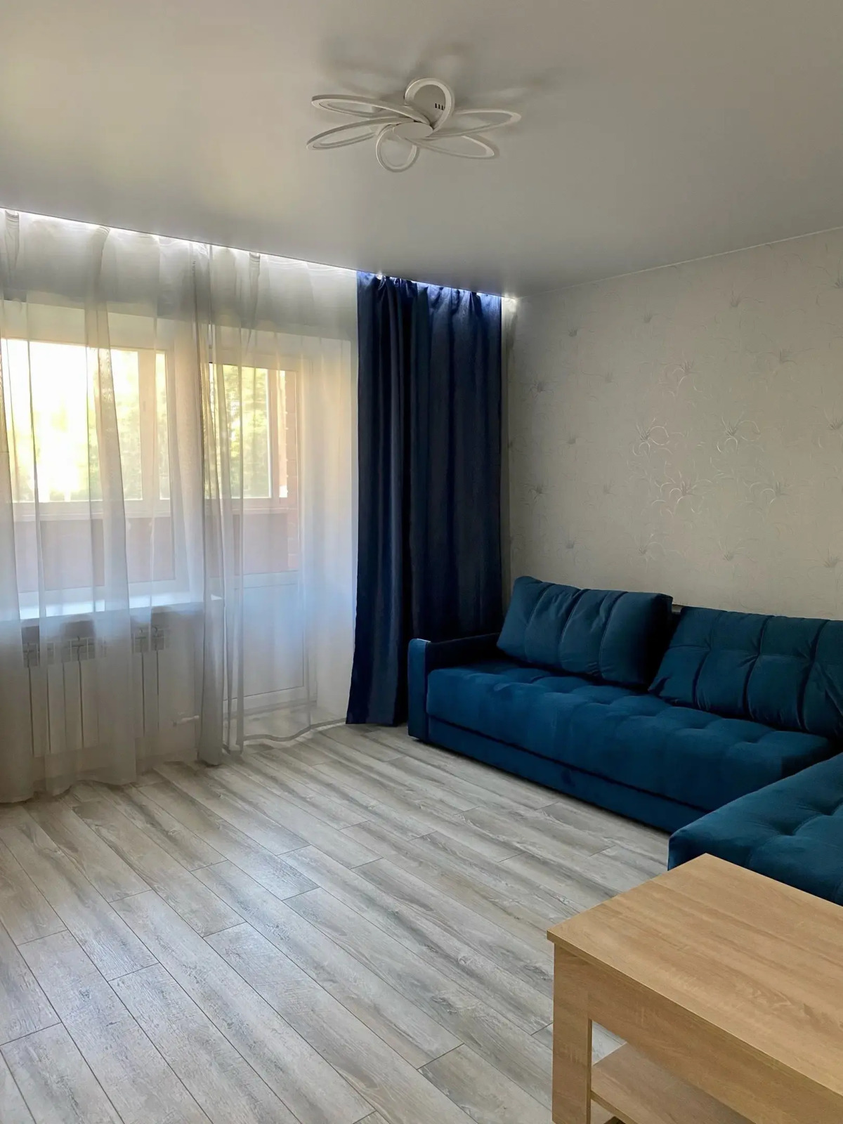 Апартаменты 2-комнатные с закрытой территорией на Захарова 26