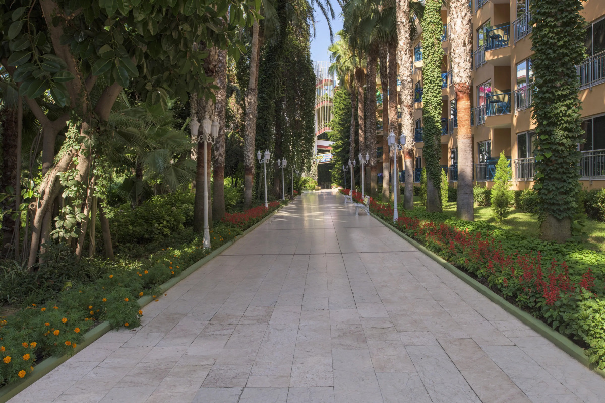 Отель Botanik Hotel & Resort