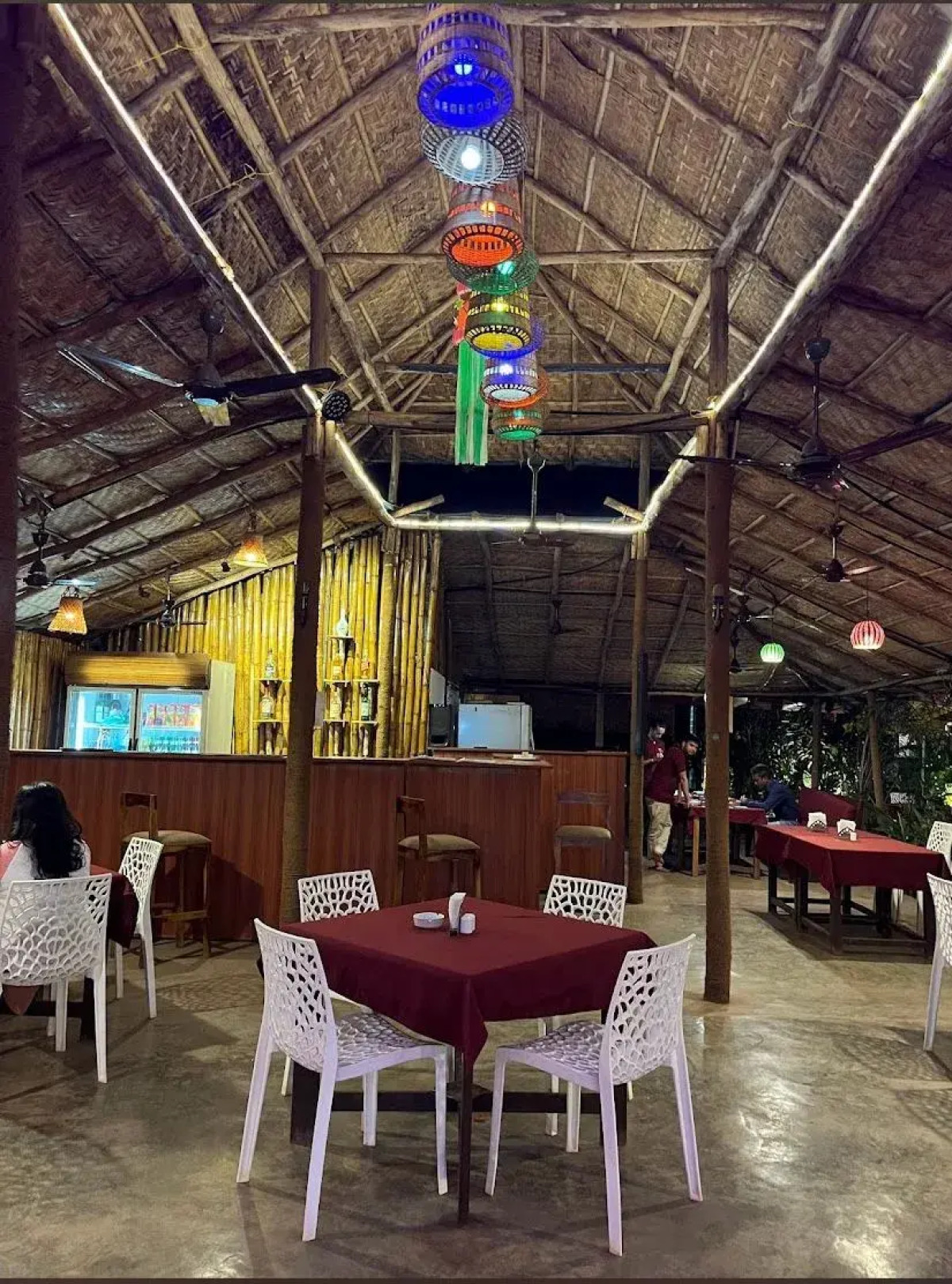 Hotel YogiTree beach Resort & Cafe