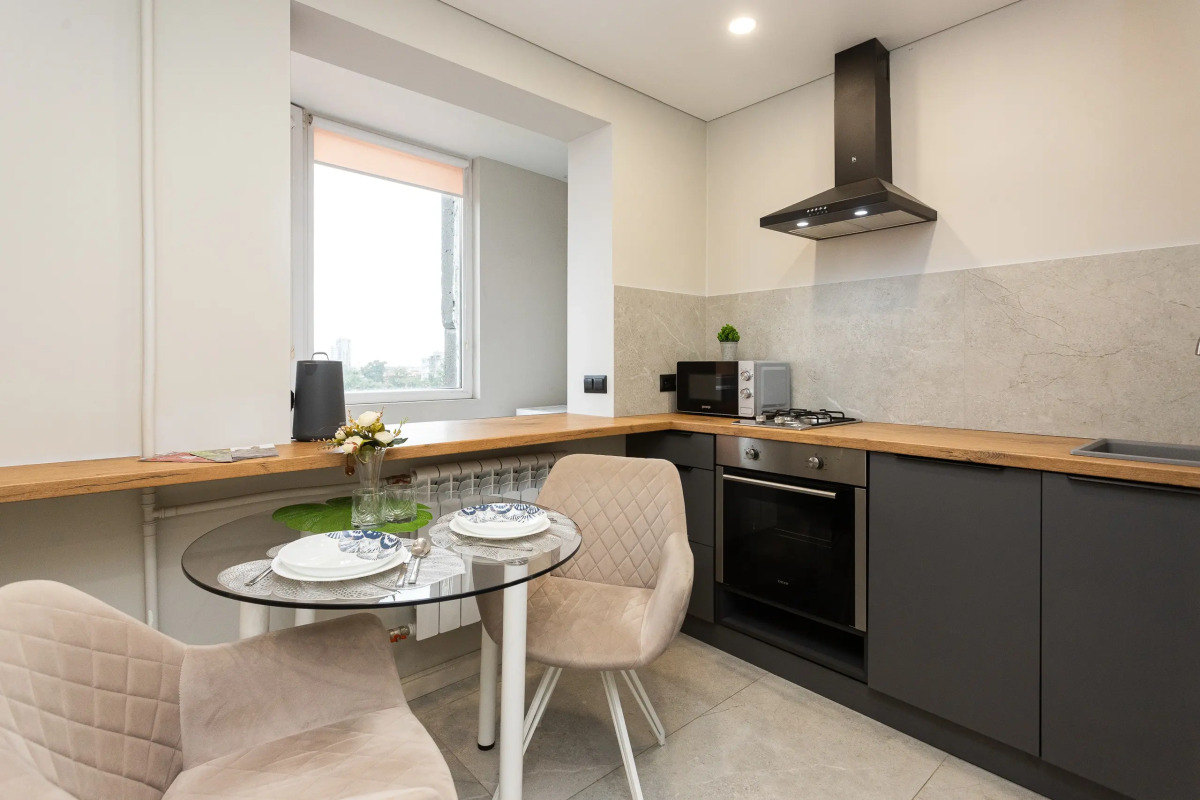 Квартира уютная трехкомнатная с двумя балконами рядом с островом Канта