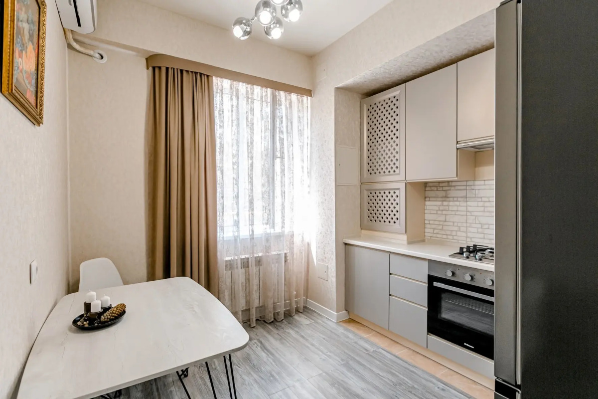 Апартаменты «Оливия» Ирины Савельевой - В парке у долины роз и красного солнышка