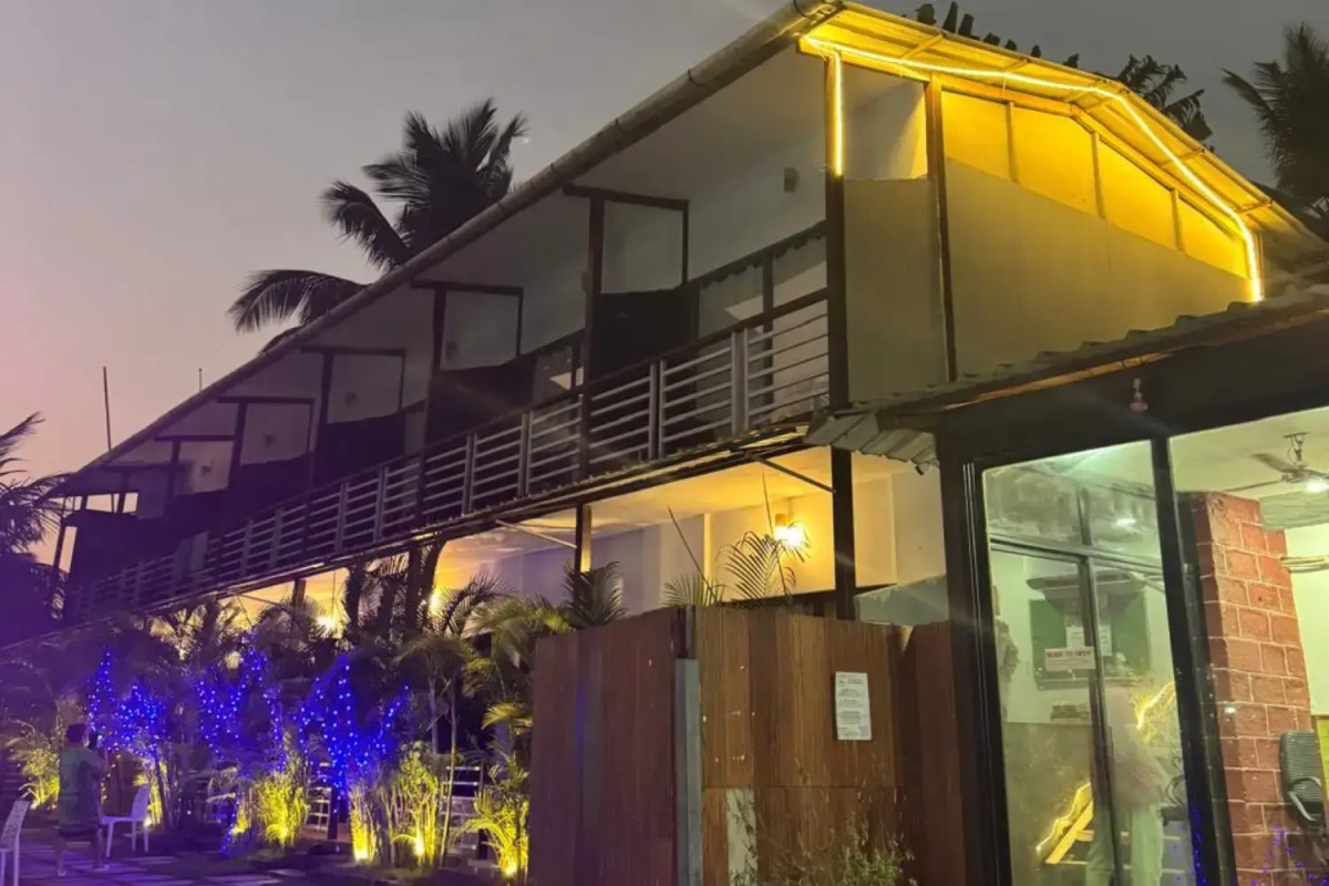 Hotel YogiTree beach Resort & Cafe