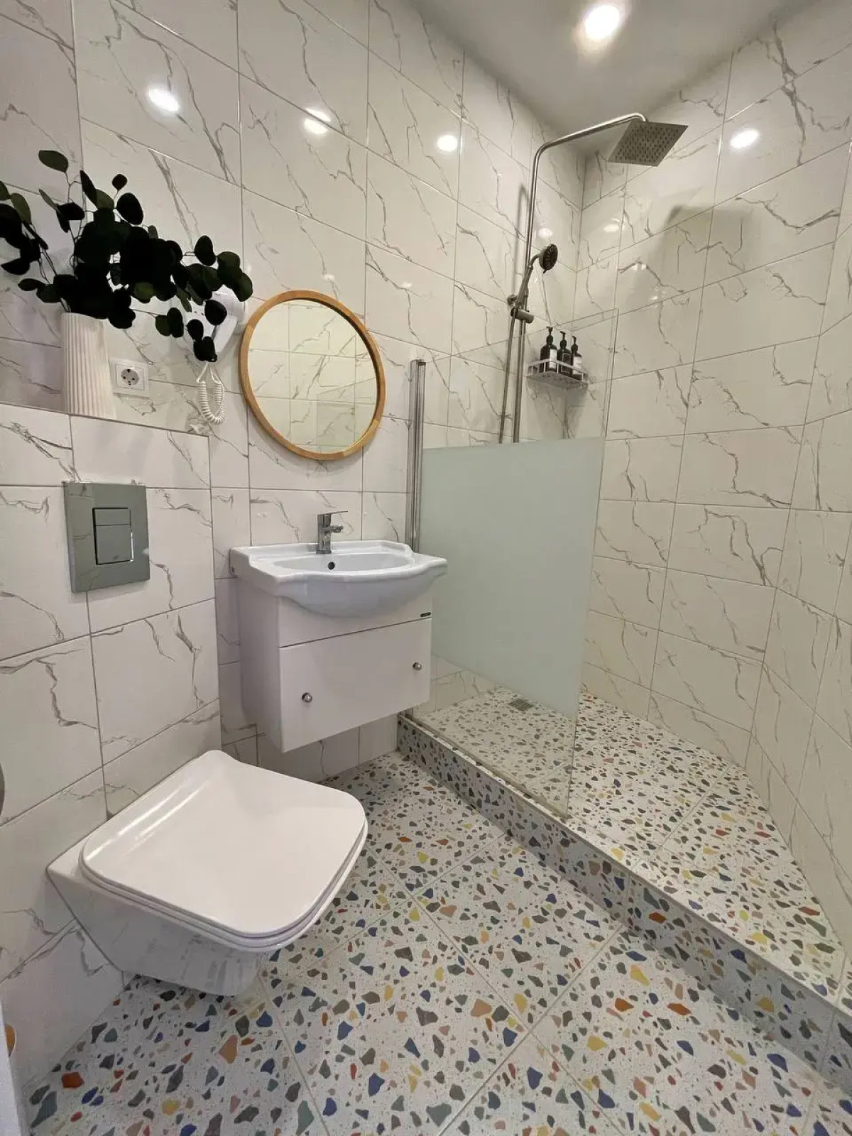 Апартаменты с видом на море большим балконом в 3-х минутах от пляжа