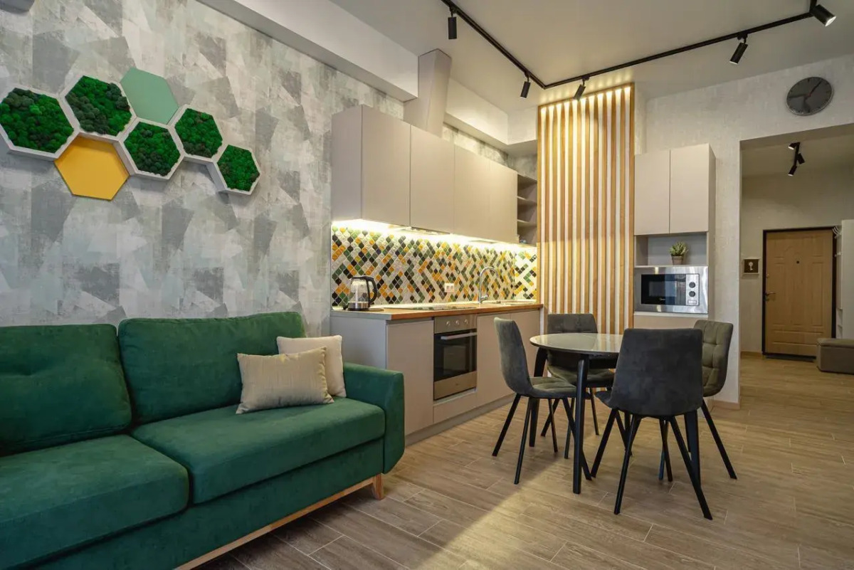 Апартаменты на Ялтинской улице, 12А. ЖК «Шато Лувр»