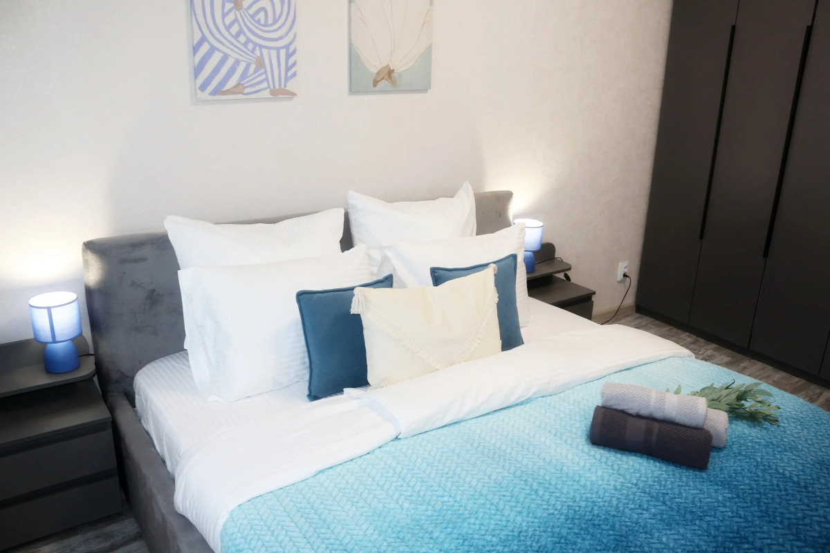 Квартира NiceAparts Евротрешка на Бурмакинской 7